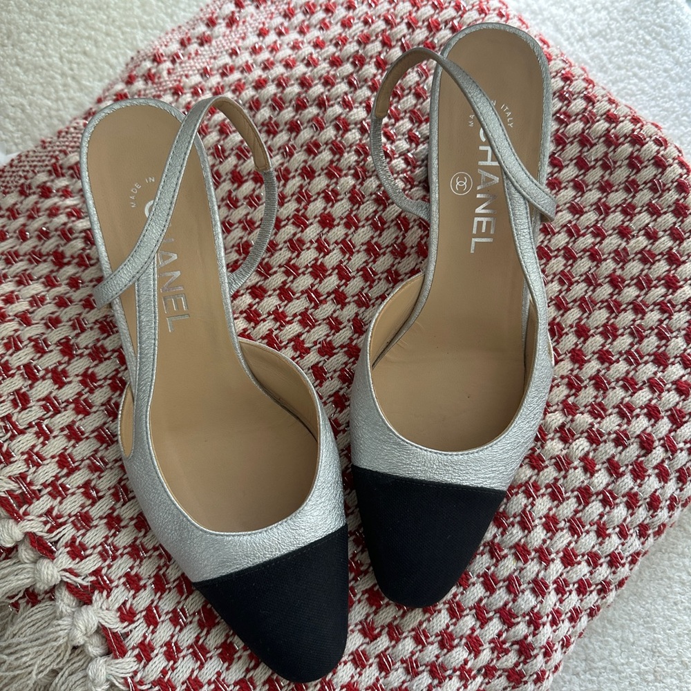 SOLD Chanel Slingback Heels 38.5C Silver/Black